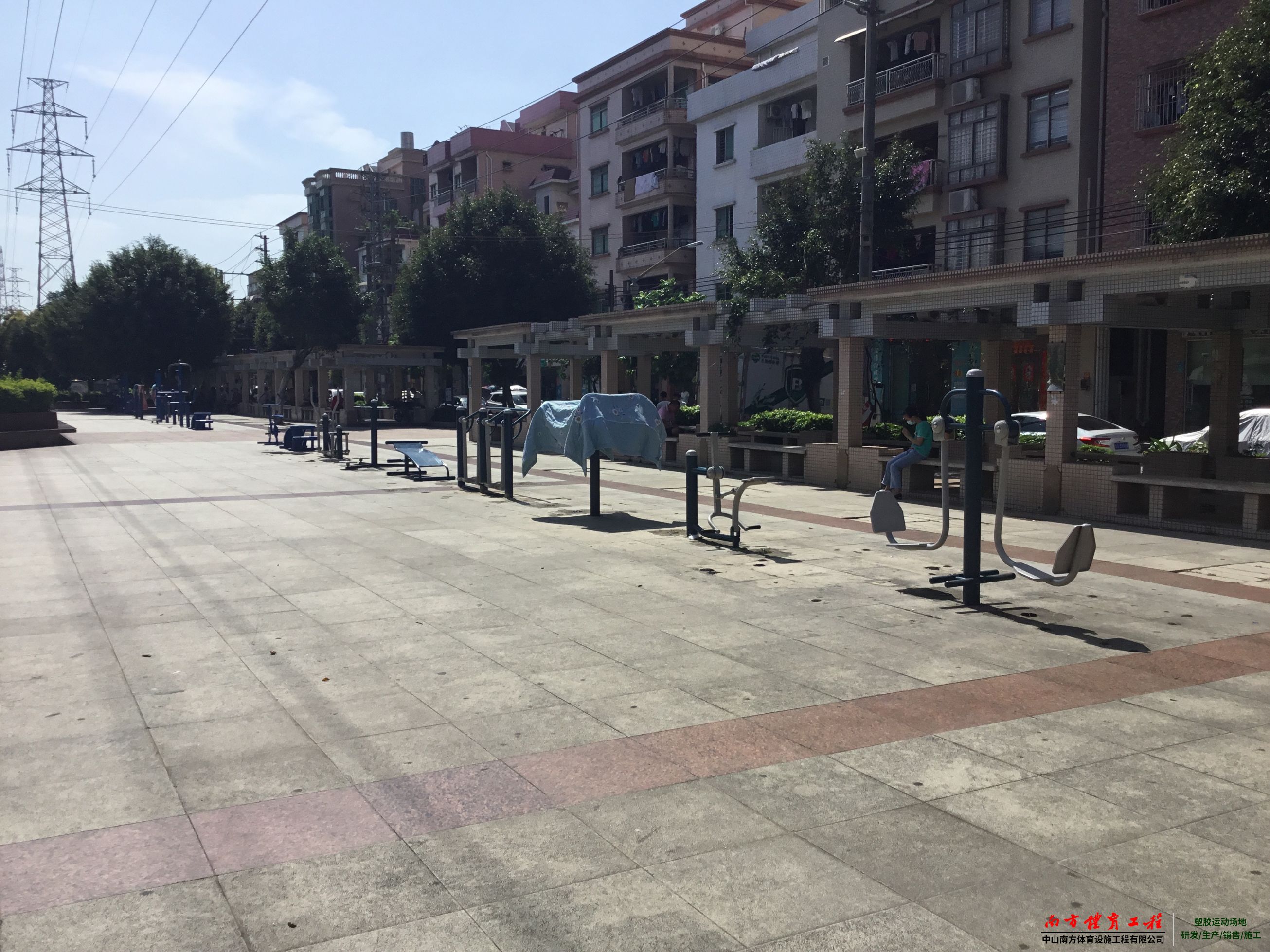 龍眼社區(qū)4路EPDM塑膠運動地面工程
